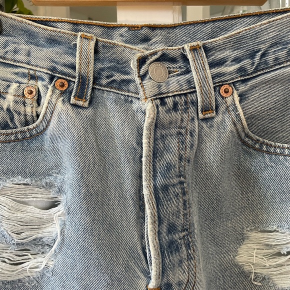 Vintage Levi Denim Shorts - Picture 4 of 8